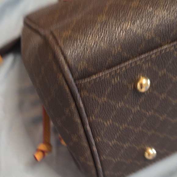 Rioni Signature East-West Shoulder Bag - Picture 9 of 16